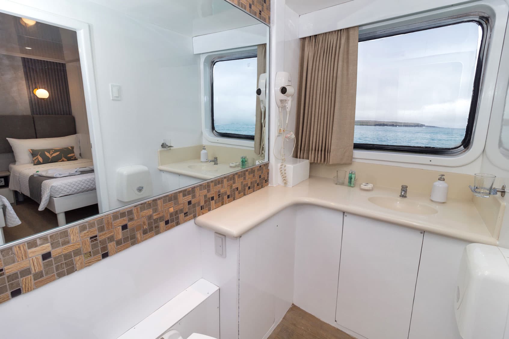 Matrimonial & Twin cabins - View 4