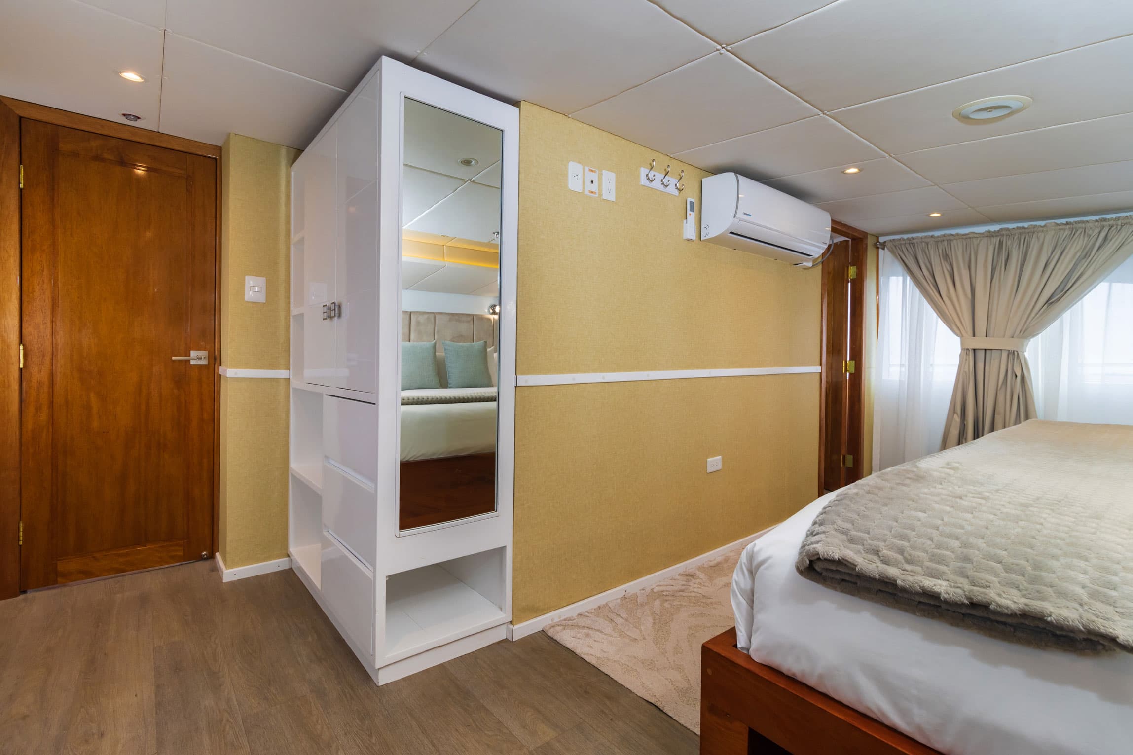 Main deck suite - View 2