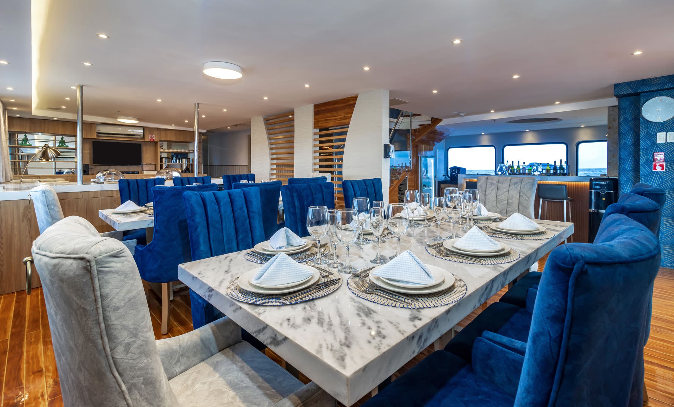 Grand Queen Beatriz - Interior View