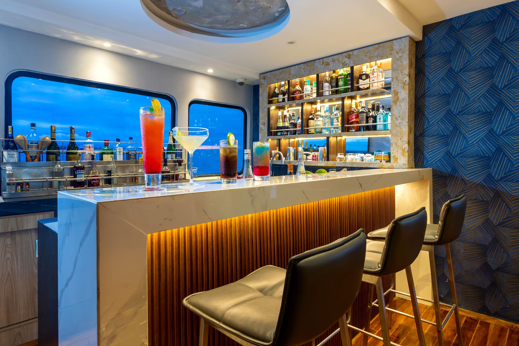 Grand Queen Beatriz - Interior View