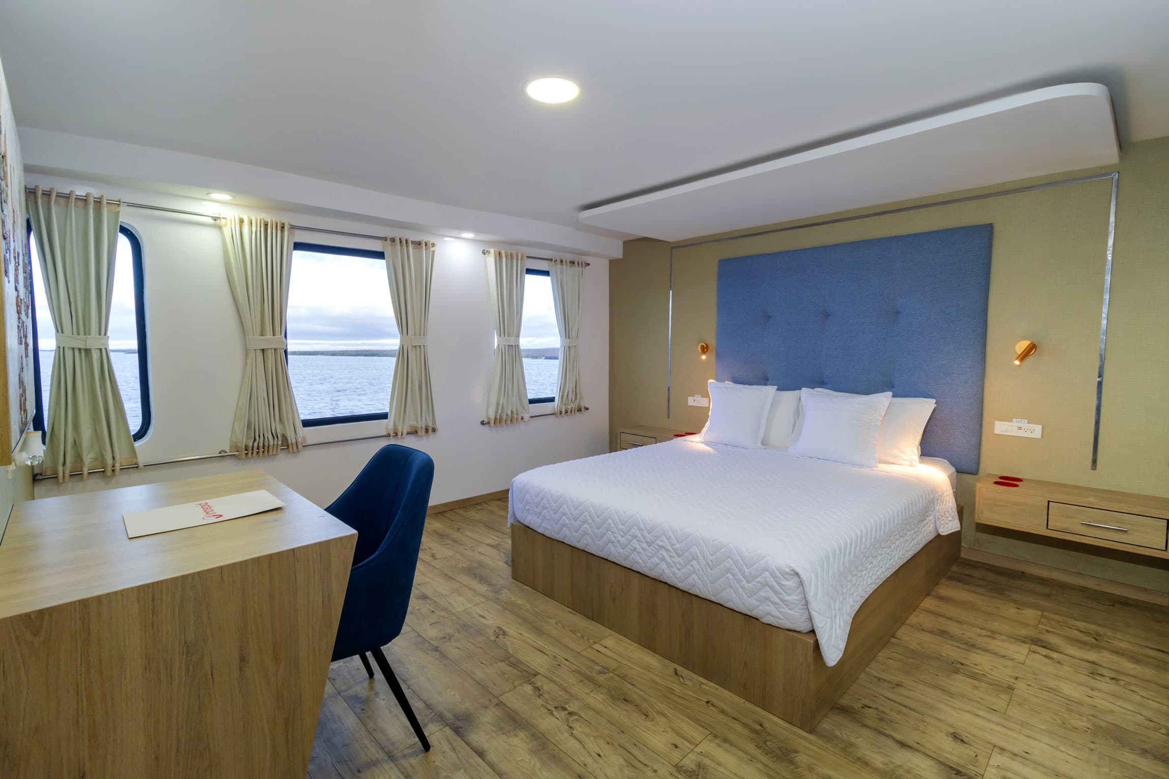 Main Deck: Queen Cabin