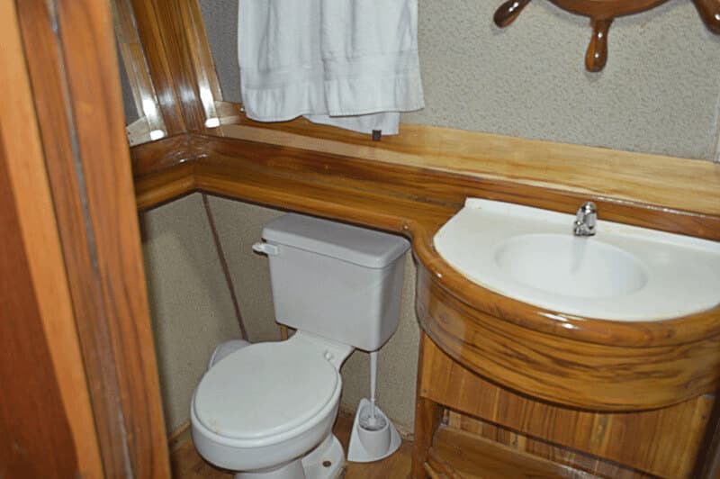 Lower deck - View 8