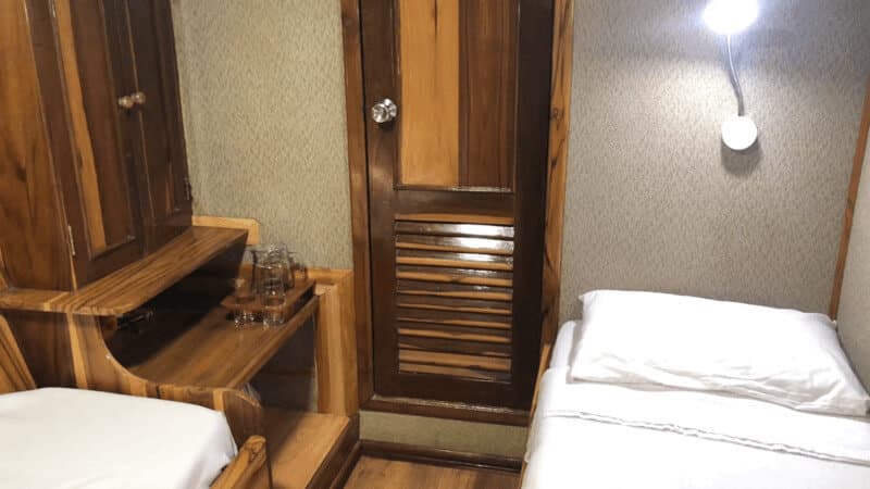 Lower deck - View 13