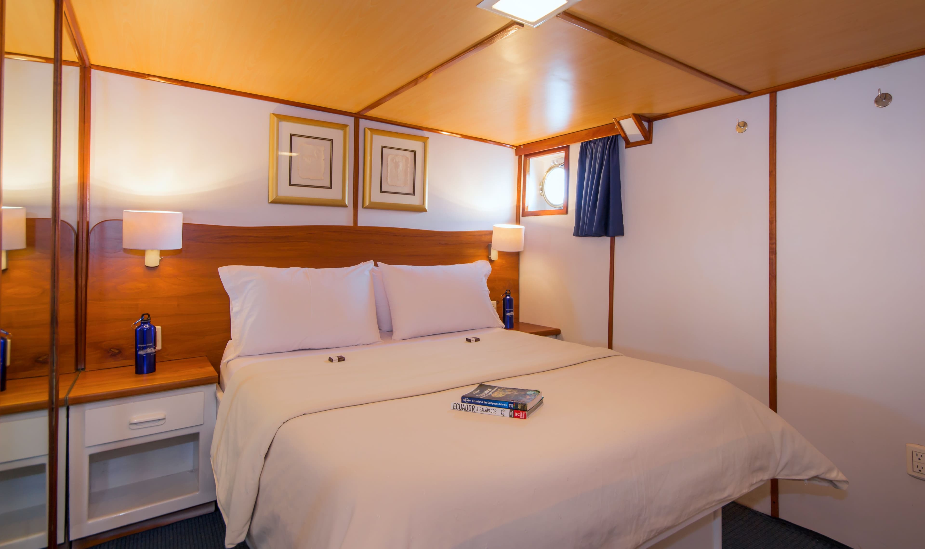Queen cabin 3 (lower deck) - View 1