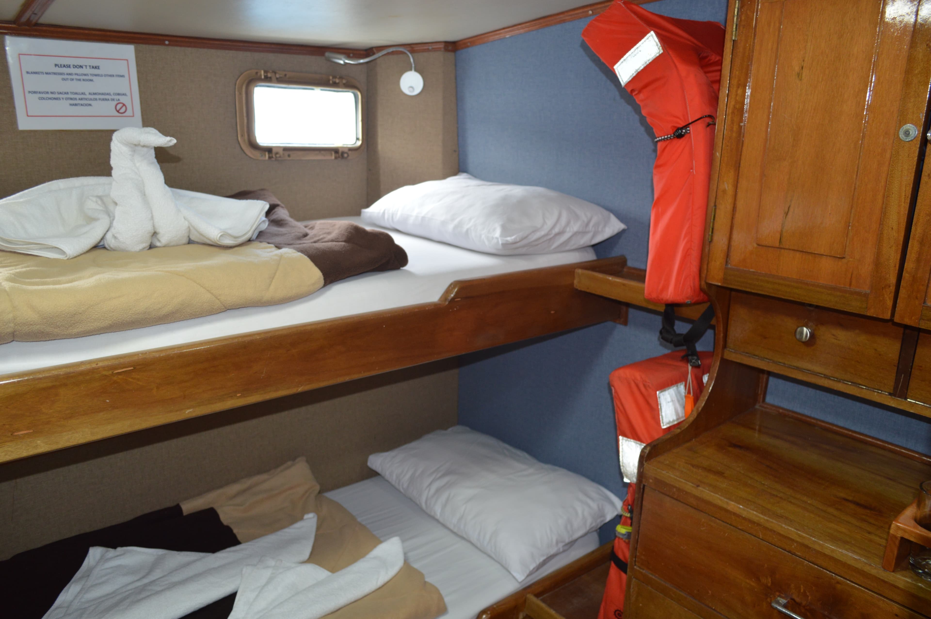Lower Deck cabins with bunk beds - View 2