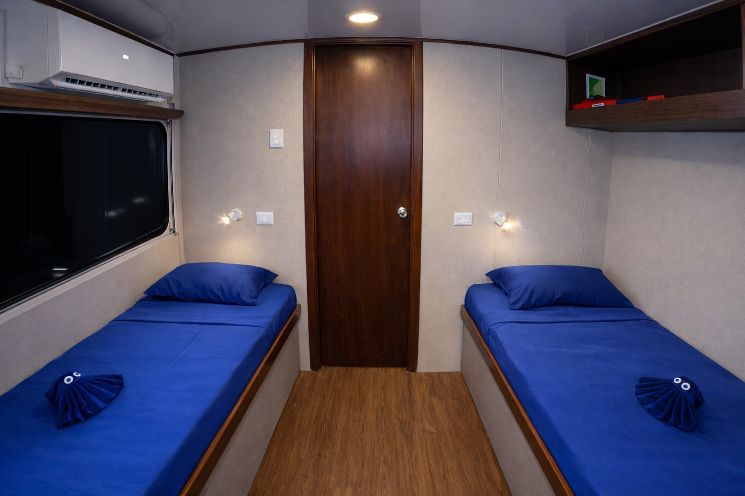 Twin cabin 