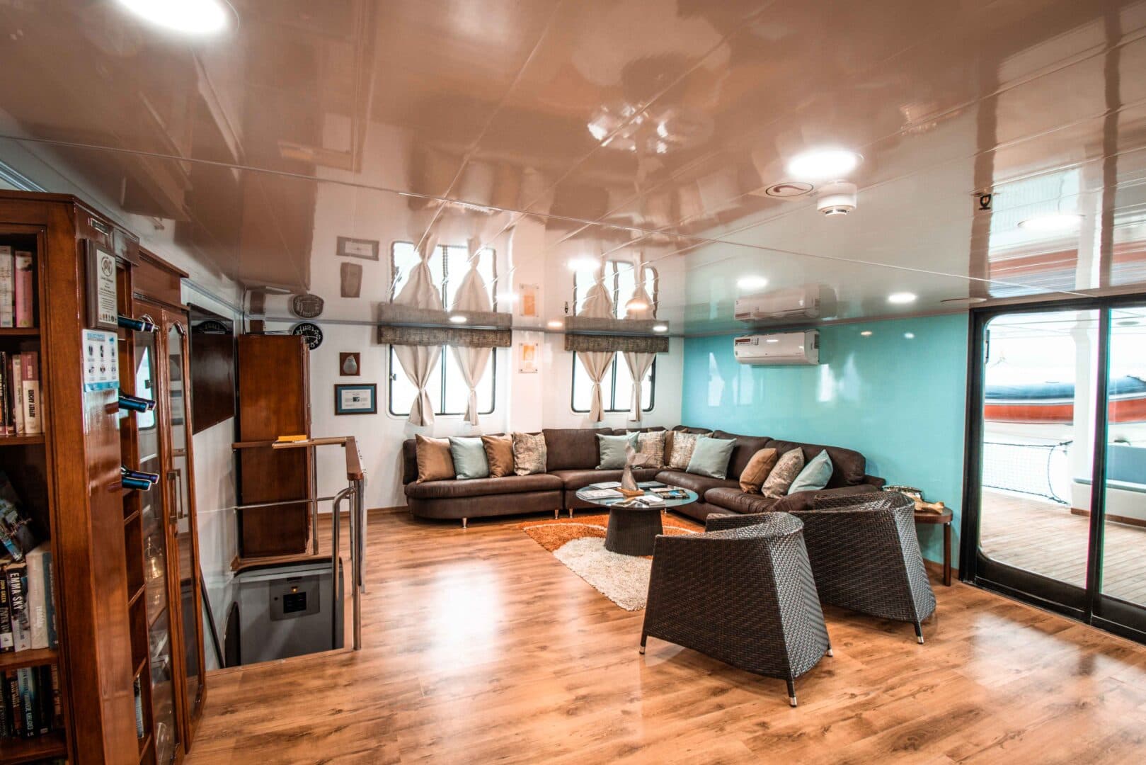 Anahi - Interior View